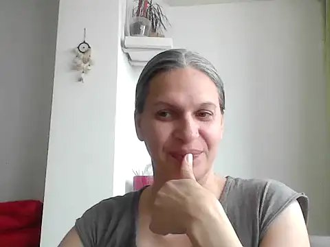 Snapshot of SweetLilTrouble chatting on April 11, 2026, 10:30 am SweetLilTrouble online show from April 11, 2026, 10:30 am