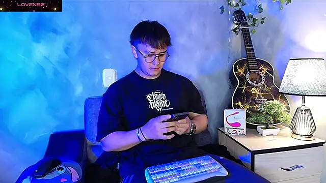 Snapshot of owen_xxx chatting on April 6, 2026, 1:47 am owen xxx online show from April 6, 2026, 1:47 am