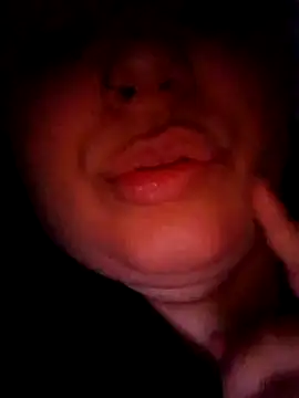 criscvwolff99 online show from April 7, 2026, 3:51 am