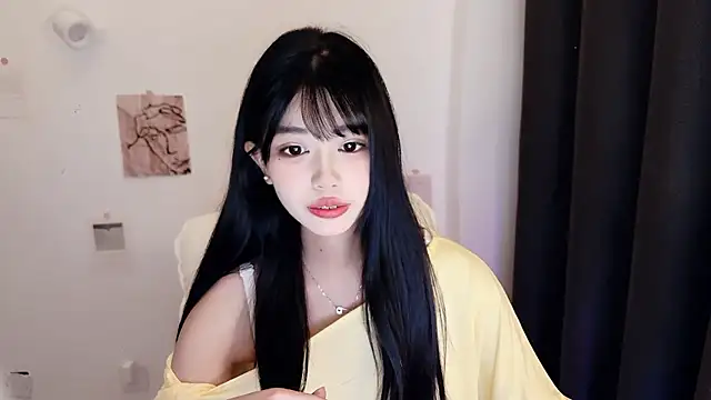 Snapshot of Kitteovo chatting on July 18, 2026, 2:10 pm Kitteovo online show from July 18, 2026, 2:10 pm