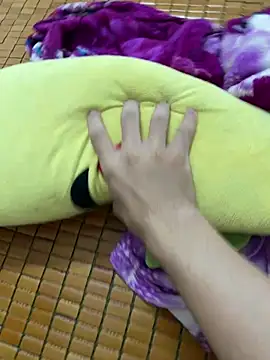 tanluc144444 online show from April 7, 2026, 3:56 pm