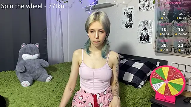 LunaBless online show from June 9, 2026, 9:37 pm