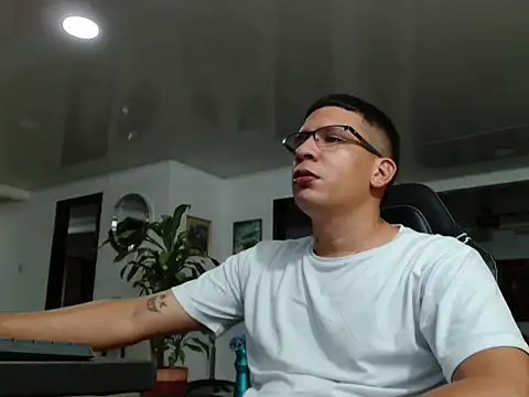 Snapshot of Angelito_fiery chatting on April 7, 2026, 3:40 am Angelito fiery online show from April 7, 2026, 3:40 am