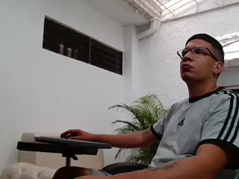 Snapshot of Angelito_fiery chatting on April 7, 2026, 7:14 pm Angelito fiery online show from April 7, 2026, 7:14 pm