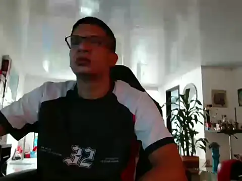 Snapshot of Angelito_fiery chatting on April 9, 2026, 1:16 pm Angelito fiery online show from April 9, 2026, 1:16 pm