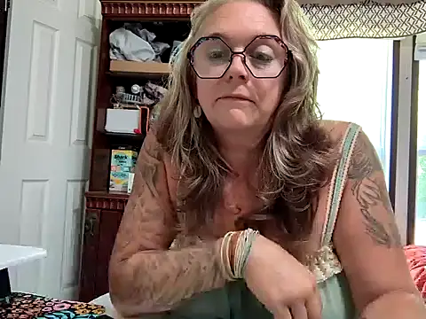 Snapshot of Blondejenn chatting on April 7, 2026, 5:35 pm Blondejenn online show from April 7, 2026, 5:35 pm