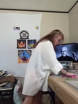 Snapshot of Blondejenn chatting on April 10, 2026, 3:39 pm Blondejenn online show from April 10, 2026, 3:39 pm