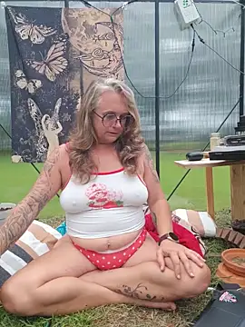 Snapshot of Blondejenn chatting on June 9, 2026, 11:11 am Blondejenn online show from June 9, 2026, 11:11 am