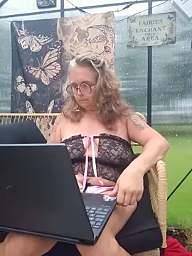 Snapshot of Blondejenn chatting on June 17, 2026, 11:12 am Blondejenn online show from June 17, 2026, 11:12 am