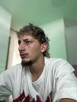 Snapshot of ZarcooX chatting on April 7, 2026, 9:15 pm ZarcooX online show from April 7, 2026, 9:15 pm