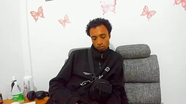 Snapshot of JustJaden chatting on April 14, 2026, 11:33 pm JustJaden online show from April 14, 2026, 11:33 pm