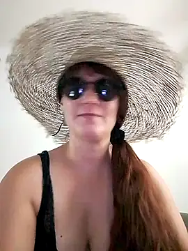 Snapshot of Maggie38 chatting on July 18, 2026, 4:00 pm Maggie38 online show from July 18, 2026, 4:00 pm