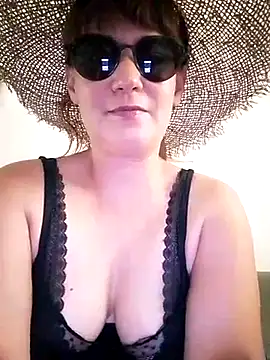 Snapshot of Maggie38 chatting on July 24, 2026, 12:36 pm Maggie38 online show from July 24, 2026, 12:36 pm