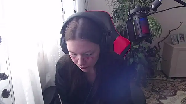 Snapshot of PunyKnee chatting on April 7, 2026, 10:05 am PunyKnee online show from April 7, 2026, 10:05 am