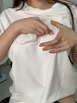 Snapshot of Mon2k-sayhi chatting on April 16, 2026, 1:01 pm Mon2k-sayhi online show from April 16, 2026, 1:01 pm