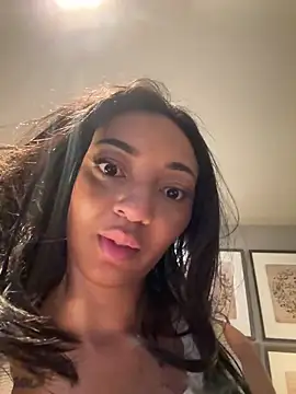 Leah-Lux online show from April 9, 2026, 12:43 am