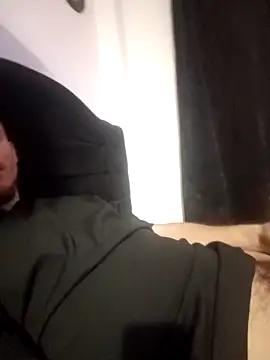 Snapshot of erik9508 chatting on April 8, 2026, 2:22 am erik9508 online show from April 8, 2026, 2:22 am