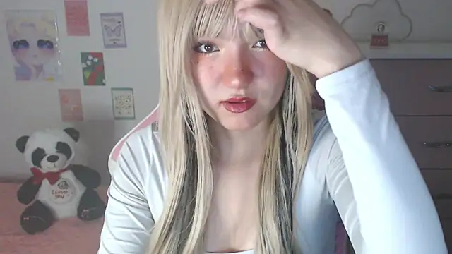 Snapshot of Sweet_Skyy chatting on April 15, 2026, 10:54 pm Sweet Skyy online show from April 15, 2026, 10:54 pm