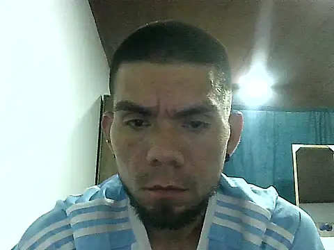 Snapshot of thomas2wood chatting on April 16, 2026, 2:01 am thomas2wood online show from April 16, 2026, 2:01 am