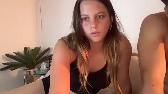 Snapshot of KamillaBecker chatting on April 16, 2026, 2:45 am KamillaBecker online show from April 16, 2026, 2:45 am