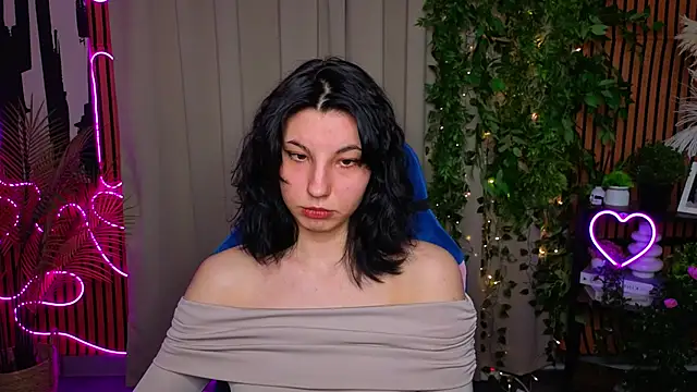 Snapshot of SharonBrowns chatting on April 15, 2026, 6:37 pm SharonBrowns online show from April 15, 2026, 6:37 pm