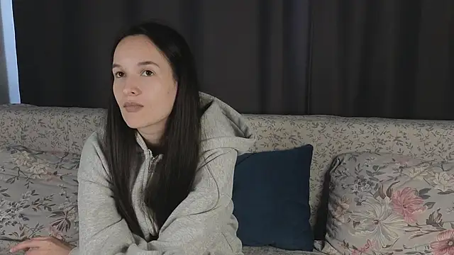 CutieFru1t online show from April 14, 2026, 8:20 am