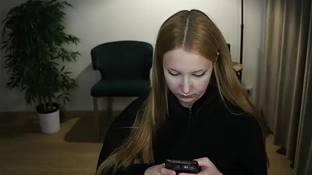 AlmedaWalmer online show from April 7, 2026, 3:23 pm