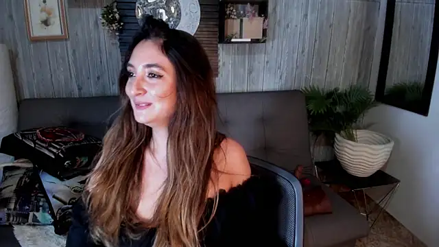 Snapshot of Alucarda666 chatting on June 5, 2026, 6:52 am Alucarda666 online show from June 5, 2026, 6:52 am