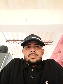 Snapshot of franDuxxx chatting on April 7, 2026, 6:52 pm franDuxxx online show from April 7, 2026, 6:52 pm