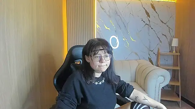 Snapshot of Amara_tf chatting on April 15, 2026, 4:08 am Amara tf online show from April 15, 2026, 4:08 am