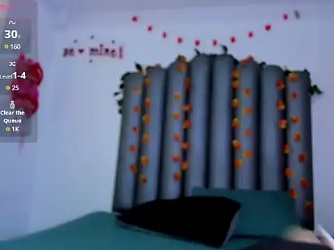 Carolinaa-03 online show from April 13, 2026, 8:14 pm