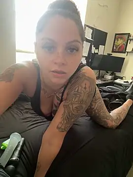 Tattedphoenix online show from May 1, 2026, 2:32 pm