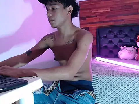 aarom  online show from April 10, 2026, 9:30 pm