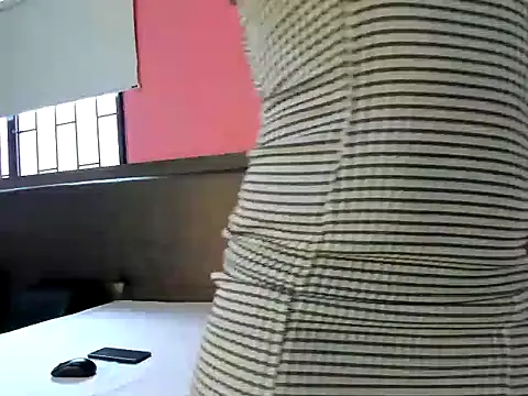 Snapshot of Azul_Luna chatting on April 13, 2026, 3:50 pm Azul Luna online show from April 13, 2026, 3:50 pm