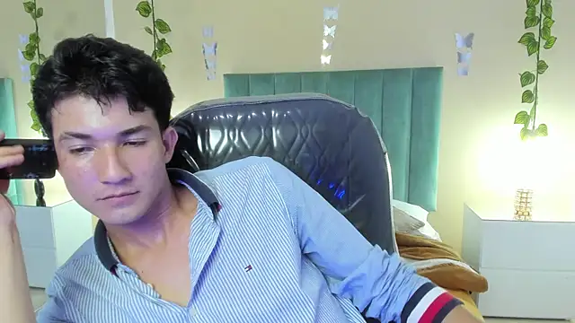 Snapshot of angel_of_sinn chatting on April 12, 2026, 4:50 am angel of sinn online show from April 12, 2026, 4:50 am