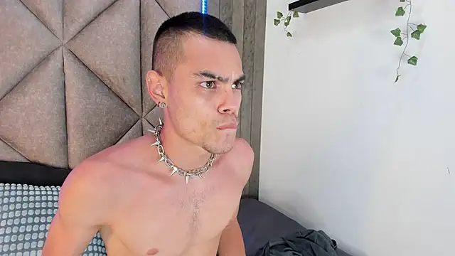 Snapshot of RomeoBoselli__ chatting on April 9, 2026, 7:52 pm RomeoBoselli online show from April 9, 2026, 7:52 pm