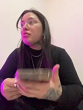 Snapshot of cherryxxox chatting on April 29, 2026, 1:32 am cherryxxox online show from April 29, 2026, 1:32 am