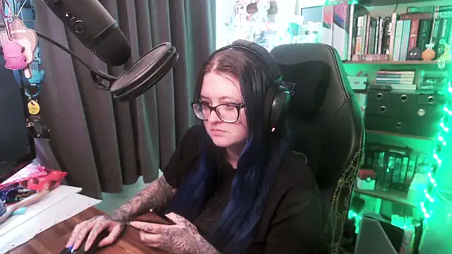 CaptivatedTate online show from April 14, 2026, 12:16 am