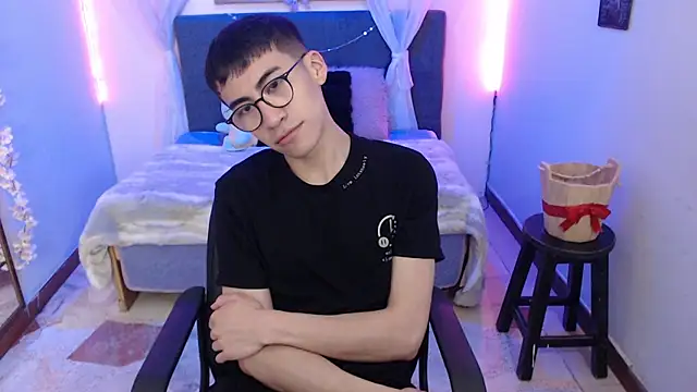 Snapshot of Andy_Norton chatting on April 15, 2026, 3:35 am Andy Norton online show from April 15, 2026, 3:35 am