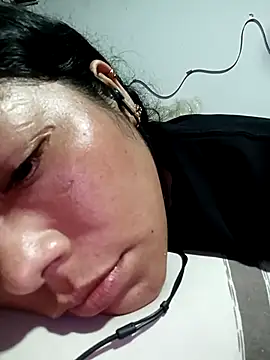 gatita2303 online show from April 17, 2026, 12:35 am