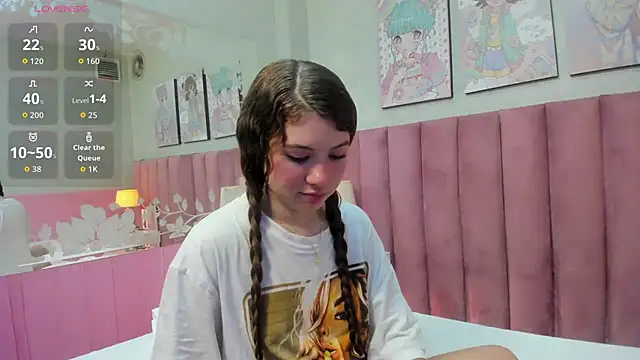Snapshot of Hellencute18_ chatting on June 24, 2026, 10:58 am Hellencute18 online show from June 24, 2026, 10:58 am
