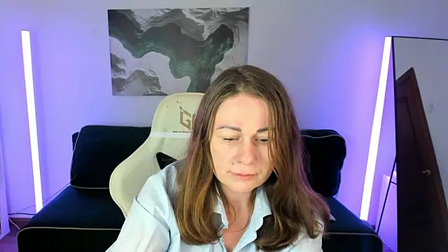 NinnaBrewer online show from April 21, 2026, 2:37 am