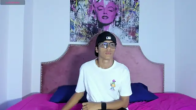 LiamKron online show from April 10, 2026, 11:37 am