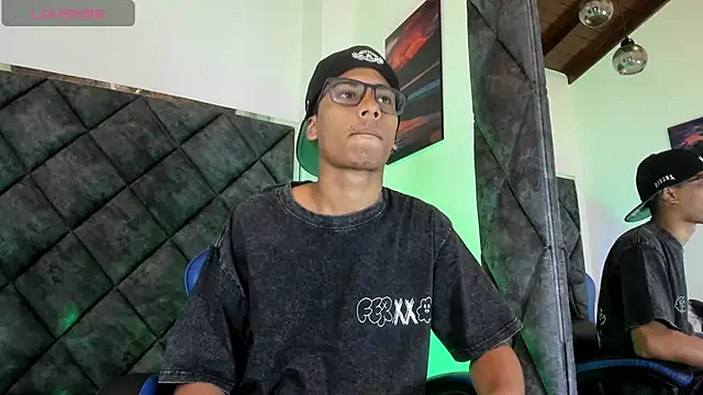Snapshot of LiamKron chatting on July 11, 2026, 10:51 am LiamKron online show from July 11, 2026, 10:51 am