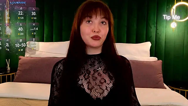 YunaStorm online show from April 8, 2026, 6:41 pm