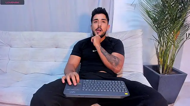 Snapshot of alangreek1 chatting on July 5, 2026, 3:34 am alangreek1 online show from July 5, 2026, 3:34 am