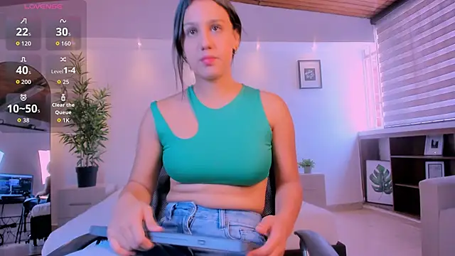 Snapshot of arianarousee chatting on June 4, 2026, 4:24 pm arianarousee online show from June 4, 2026, 4:24 pm