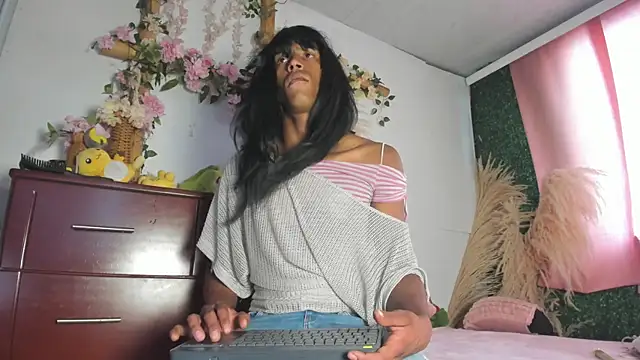 Lexyy lux online show from April 15, 2026, 1:29 pm