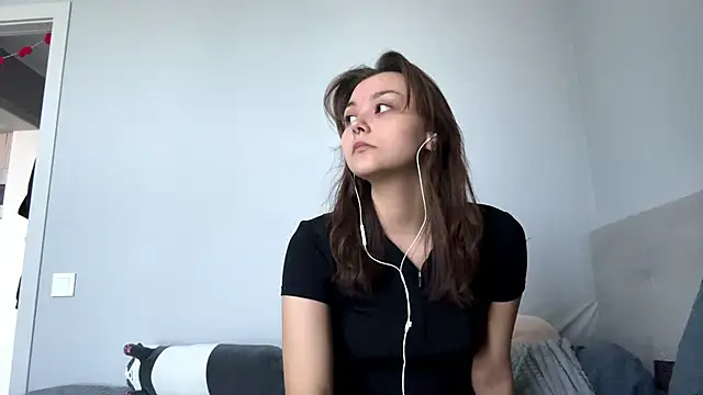 Snapshot of Thyeiysyla chatting on April 15, 2026, 10:11 am Thyeiysyla online show from April 15, 2026, 10:11 am