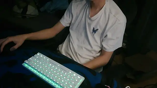 Snapshot of Theo19cmgerman chatting on April 10, 2026, 9:36 am Theo19cmgerman online show from April 10, 2026, 9:36 am